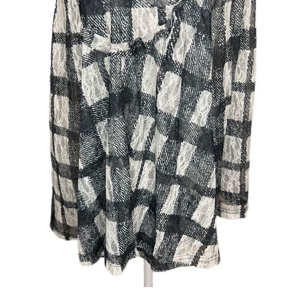 Anthropologie Akemi + Kin Blouse. Black and White Lace. Sz M. Great Condition! - Picture 6 of 13